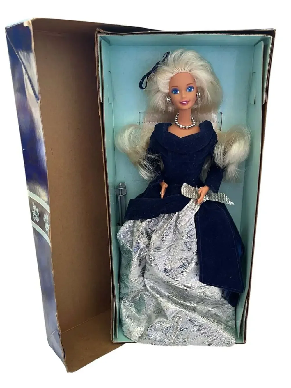 Mattel Winter Velvet Barbie Doll Avon Exclusive Special Edition 1995